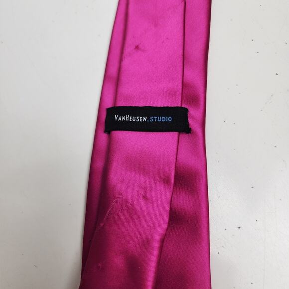 Men's Van Heusen Polyester Solid Deep Fuchsia Pink Formal Wear Necktie - Picture 3 of 5